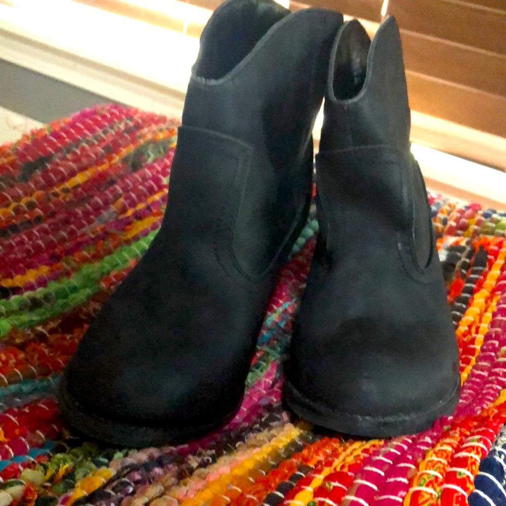 Black bootie size 7